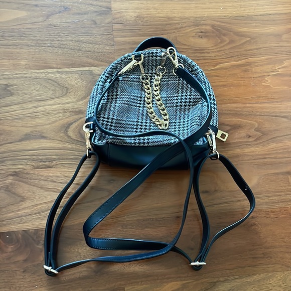 Guess convertible mini backpack crossbody - Picture 6 of 13